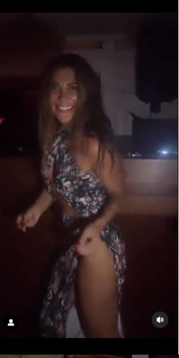 Selen Görgüzel, dekolteli kıyafetiyle dans etti