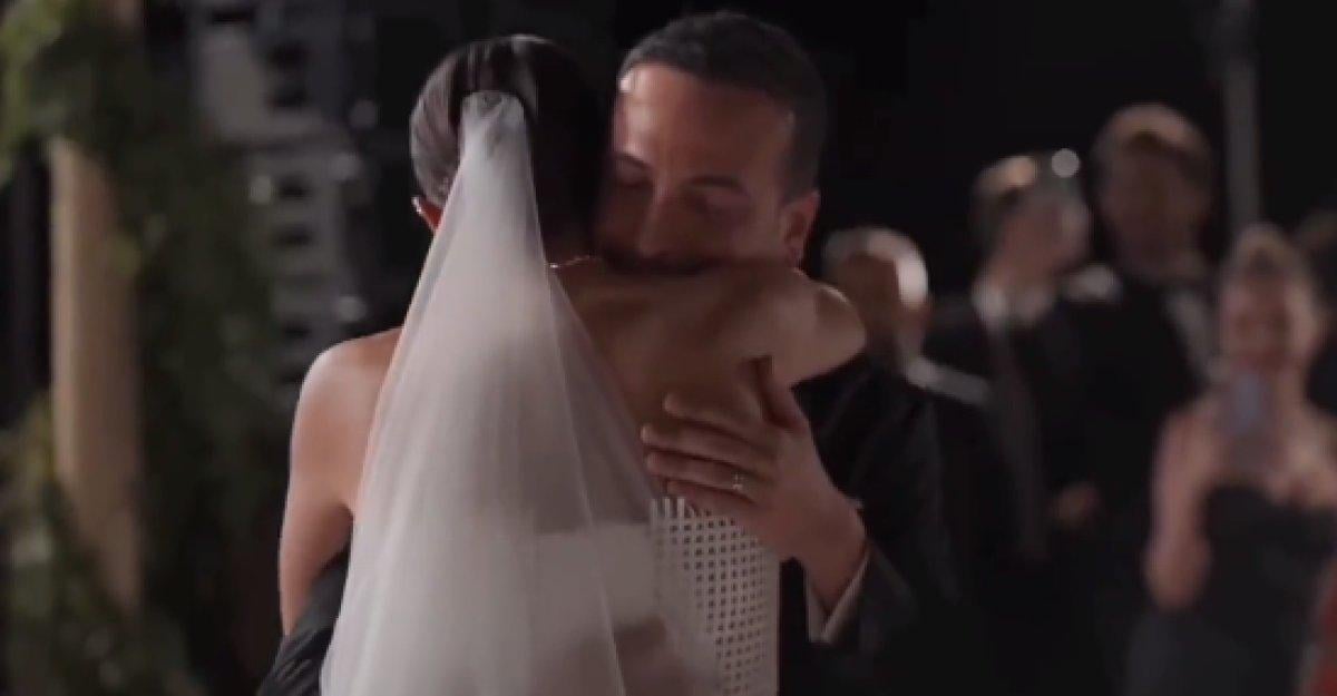 Demet  Özdemir mutluluktan ağladı