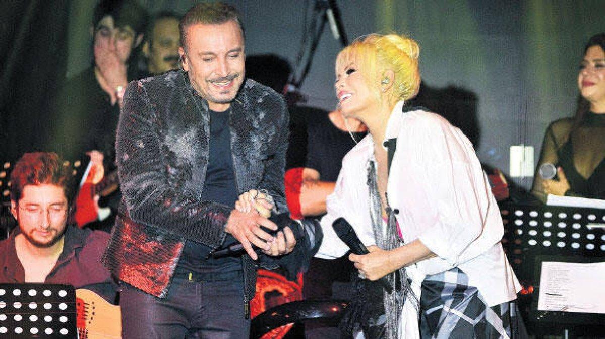 Cenk Eren: Ajda Pekkan'ı dudağından öpmedim