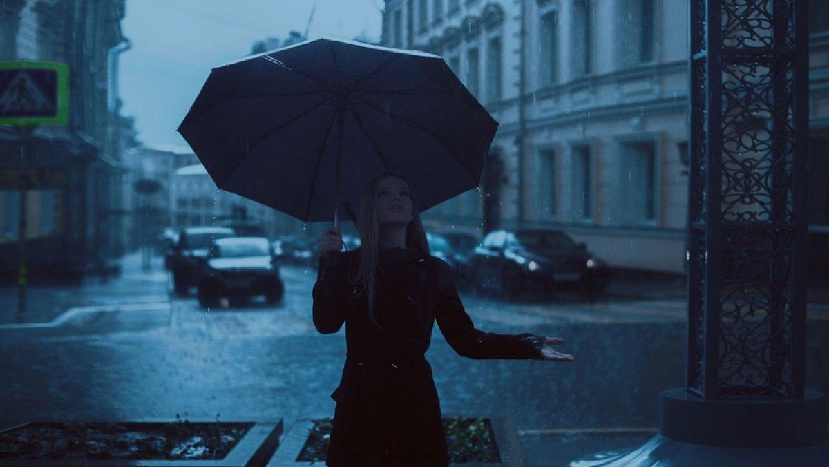 Kasvetli ve yağmurlu havayla birlikte gelen kitap okuma isteği