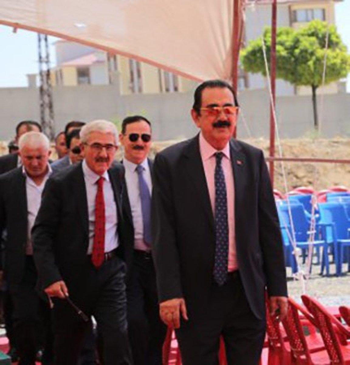 Van'daki aşiret düğününde geline 5 kilo altın takıldı