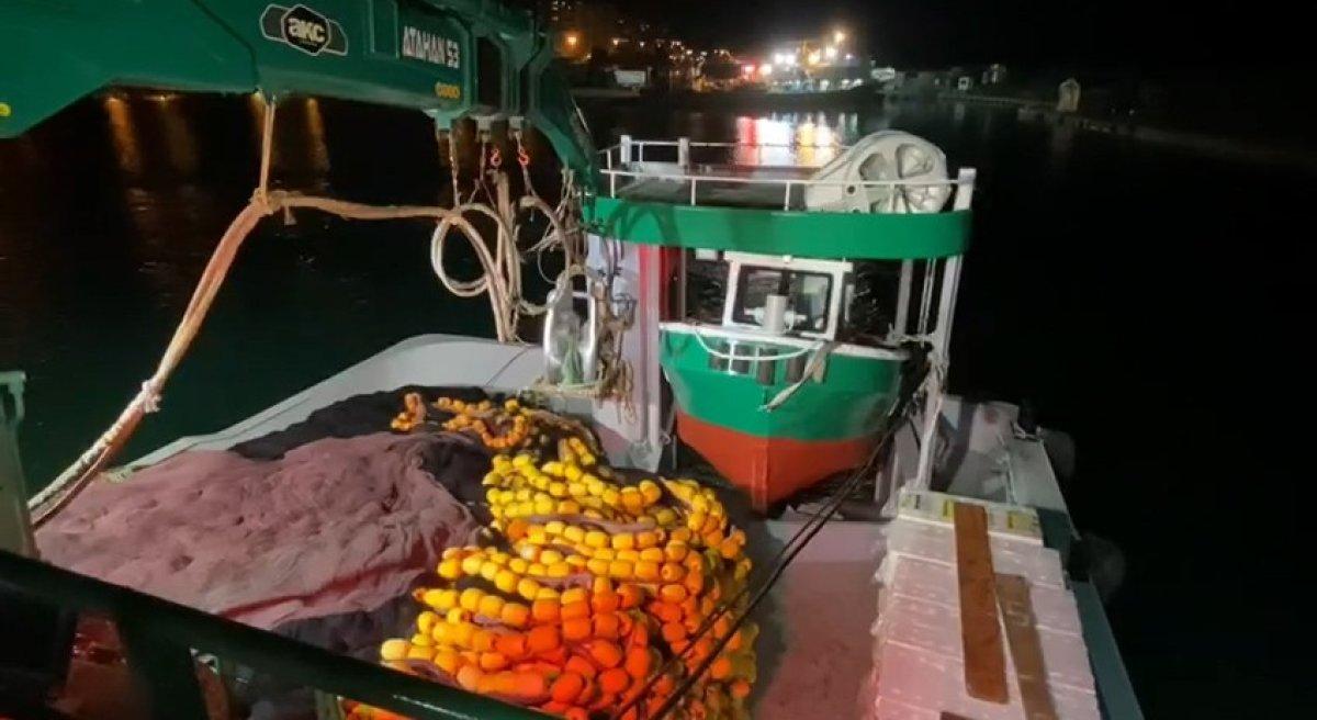 Balıkçılar av yasağının kalkmasıyla birlikte 'Vira Bismillah' dedi