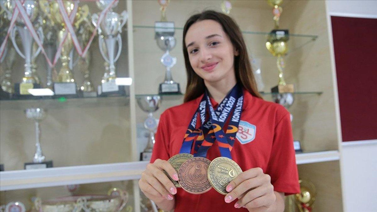 Hiperaktif olduğu için cimnastiğe yönlendirildi: Birçok dereceye imza attı