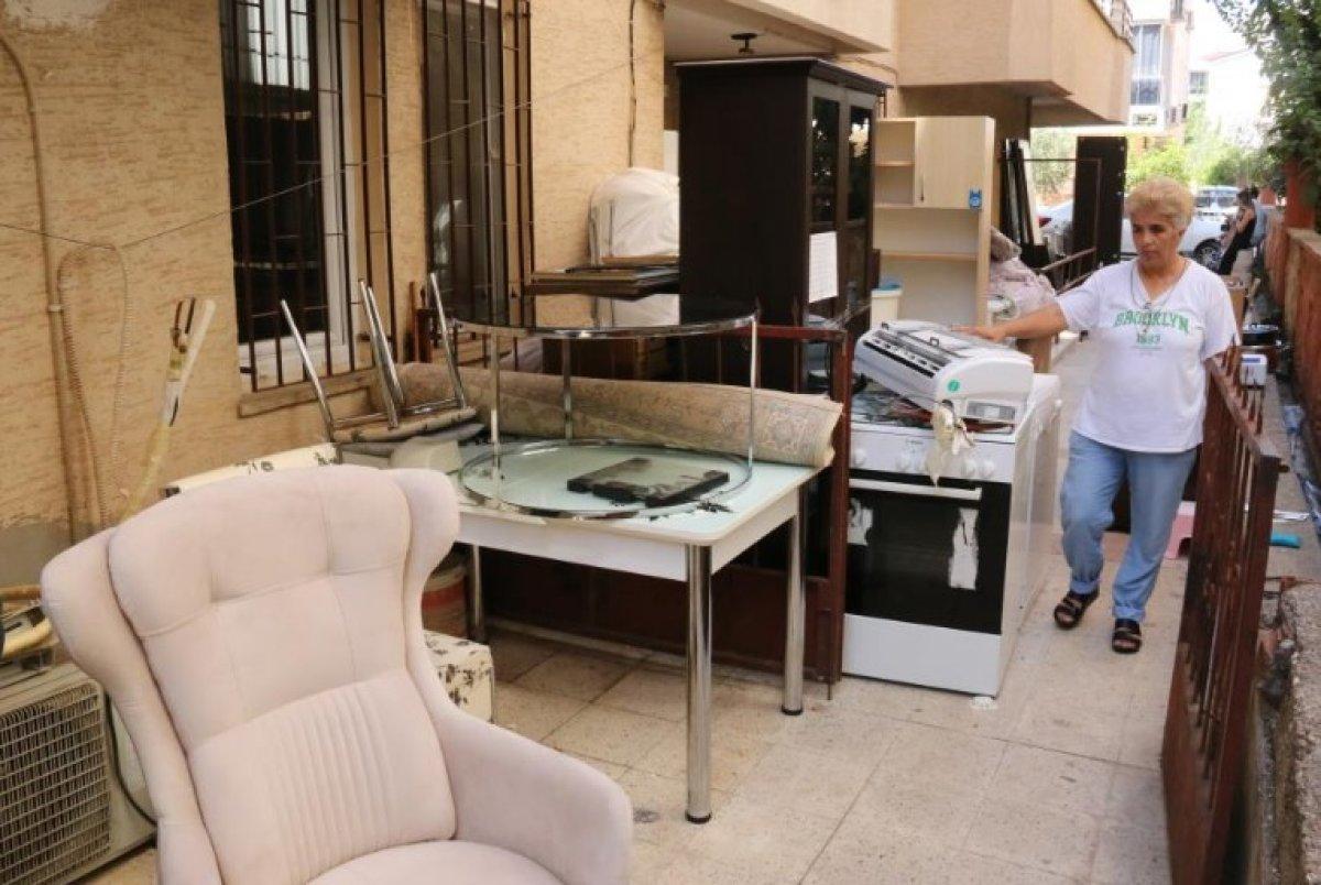Antalya'da 4 çocuk annesi kadın eşyalarıyla evinden atıldı