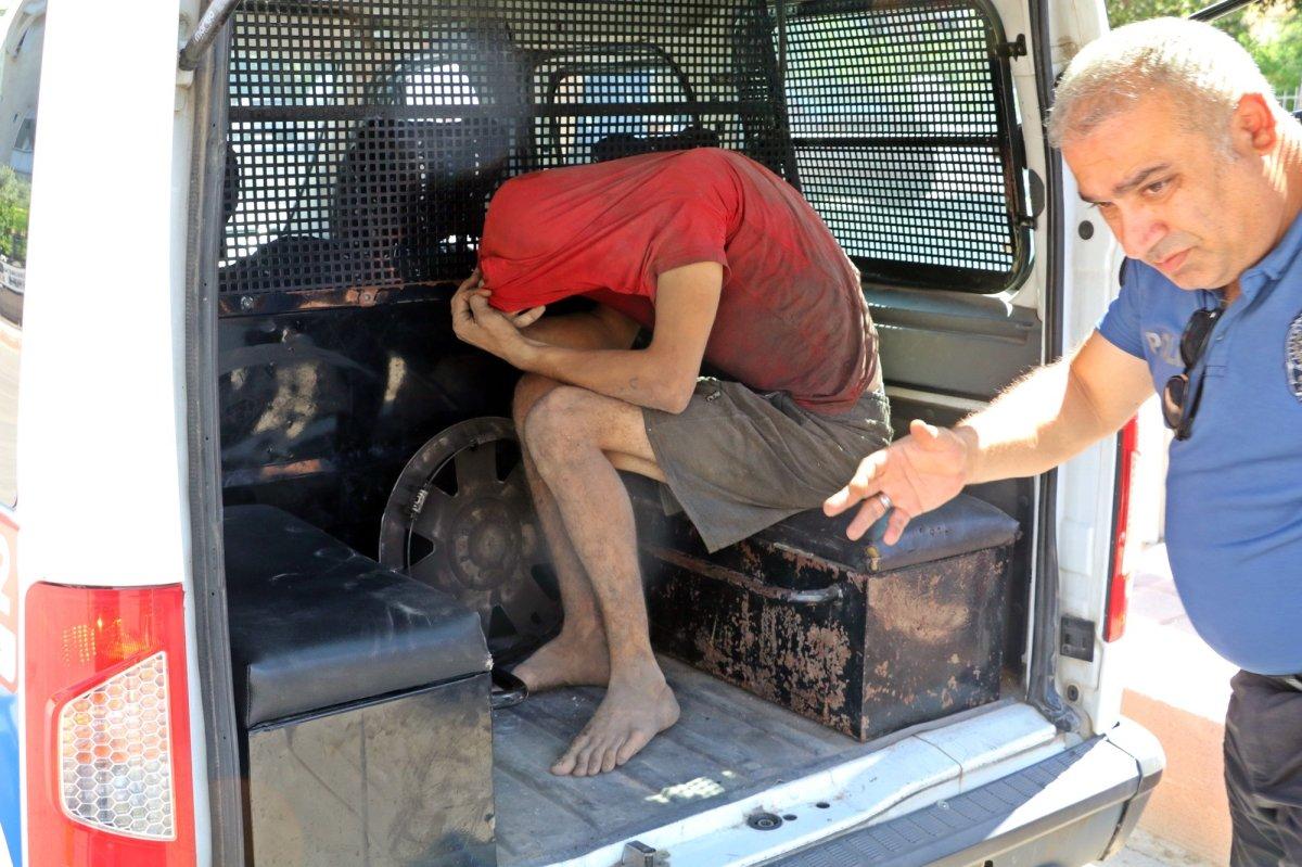 Antalya'da kablo çalmak için girdiği drenaj kanalında mahsur kaldı