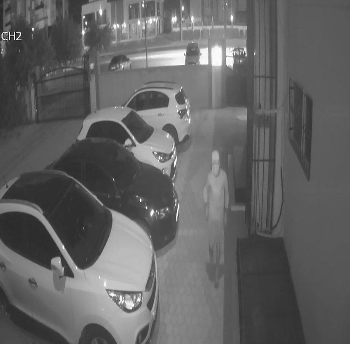 Antalya’da hırsız, site sakinlerini bezdirdi