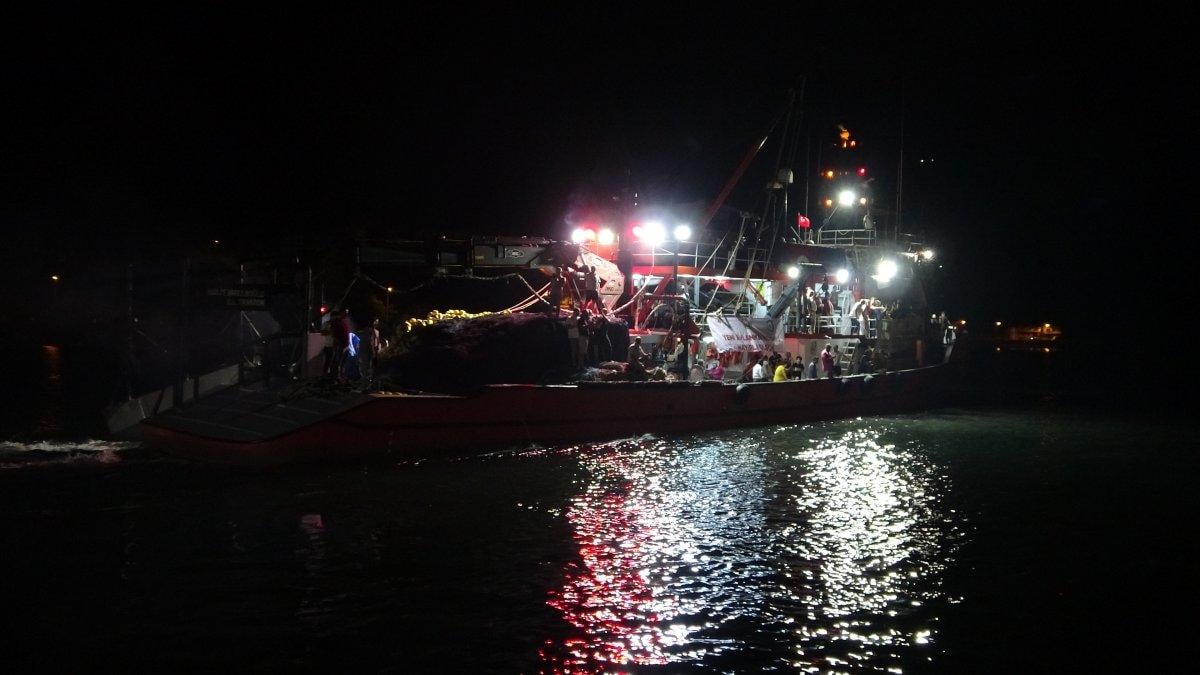 Balıkçılar av yasağının kalkmasıyla birlikte 'Vira Bismillah' dedi