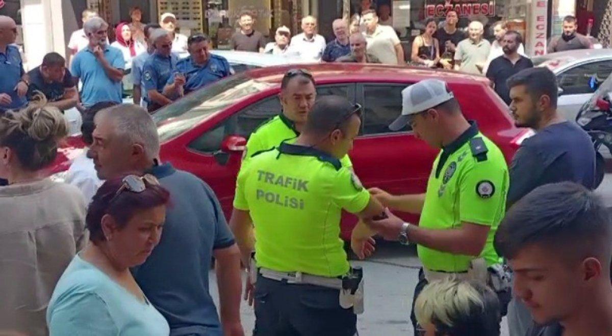 Denizli’de alkollü sürücünün engel olmadığı köpeğinin polisi ısırma anı