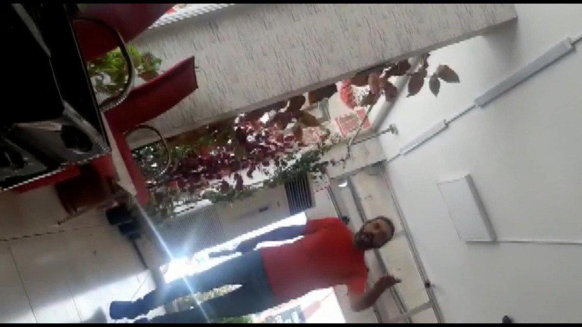 Esenyurt'ta eski eşini satırla tehdit eden şüpheli gözaltına alındı