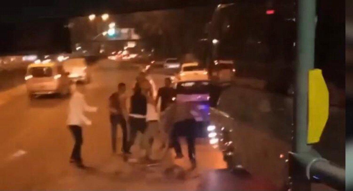 Şanlıurfa’da, yol verme kavgasında tekme ve yumruklar konuştu