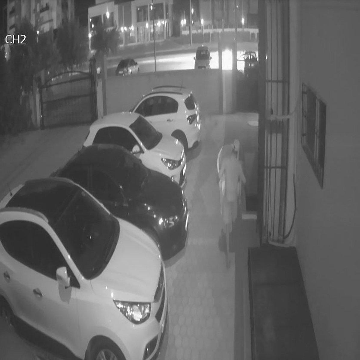 Antalya’da hırsız, site sakinlerini bezdirdi