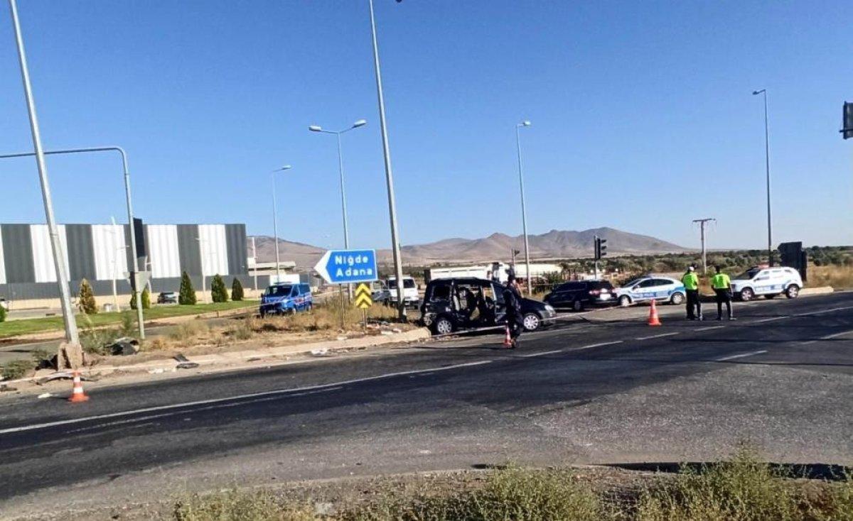 Kayseri'de kamyonla hafif ticari araç çarpıştı: 2 ölü, 4 yaralı