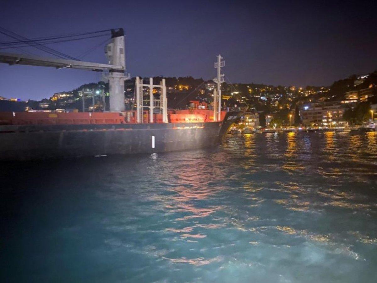 İstanbul Bebek'te kargo gemisi karaya oturdu