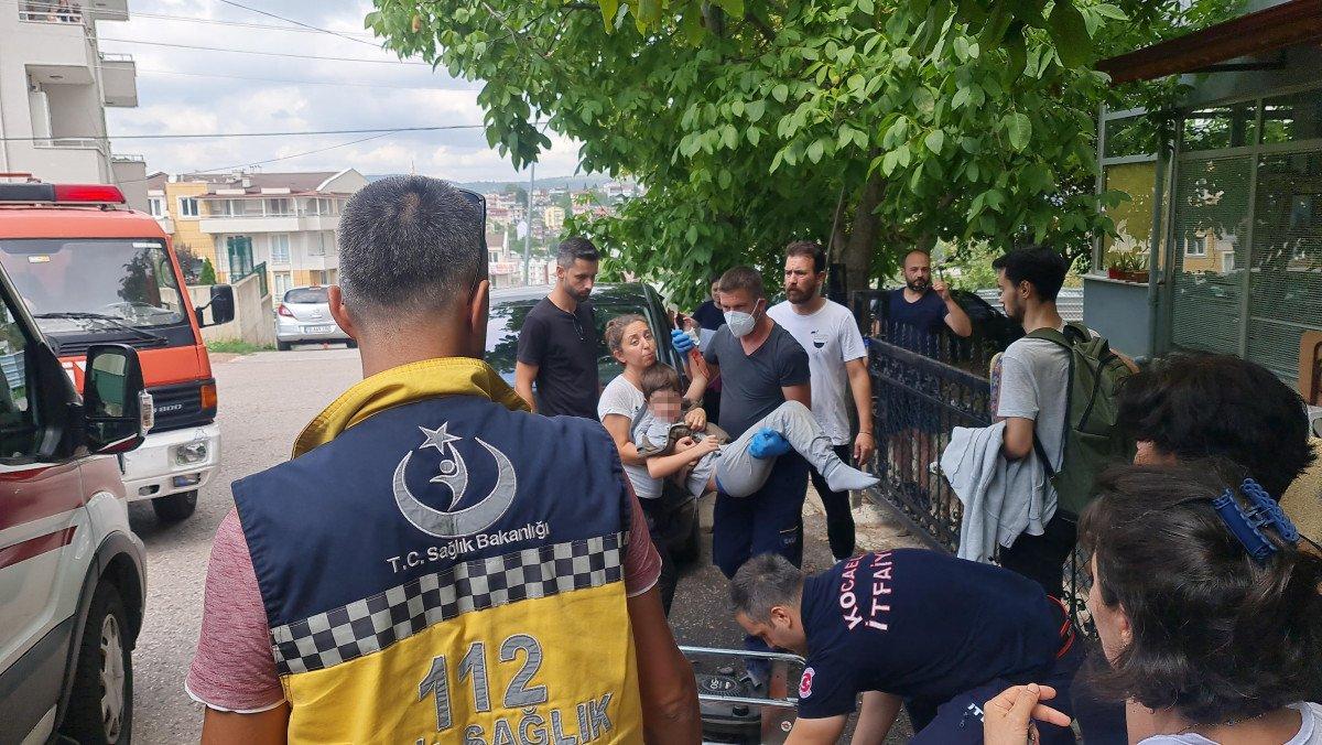 Kocaeli’de, 7 yaşındaki çocuğun eline demir saplandı