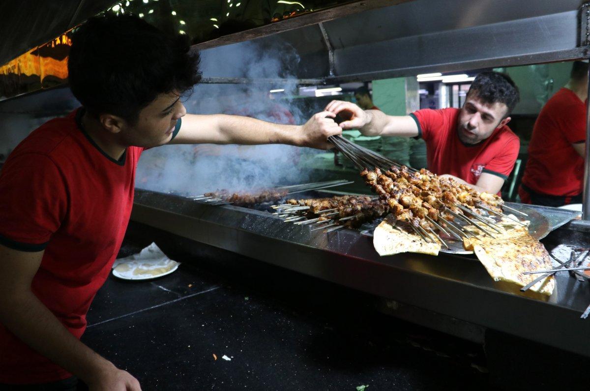 Adanalı kebapçılar: Eleman bulamıyor, biz çalışıyoruz