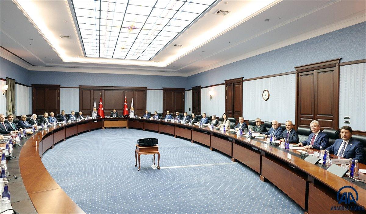 AK Parti MYK toplantısı sona erdi