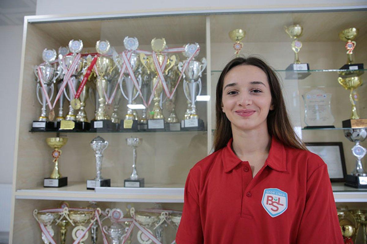 Hiperaktif olduğu için cimnastiğe yönlendirildi: Birçok dereceye imza attı