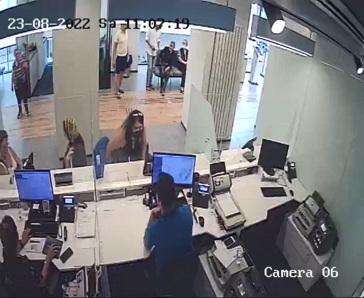 İstanbul'da peruk takıp bir günde bankadan 500 bin lira çektiler