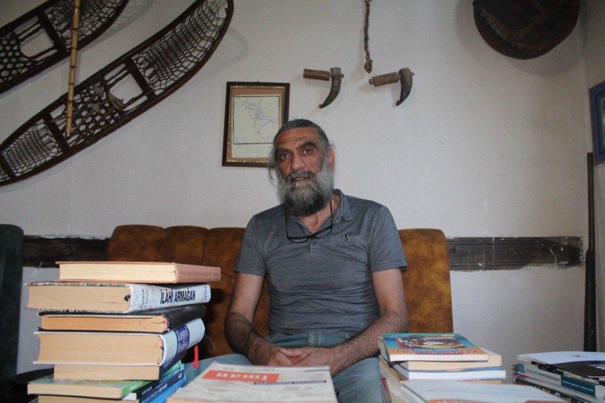 Bayburt'ta 46 yaşındaki sahaf, üniversiteyi kazandı