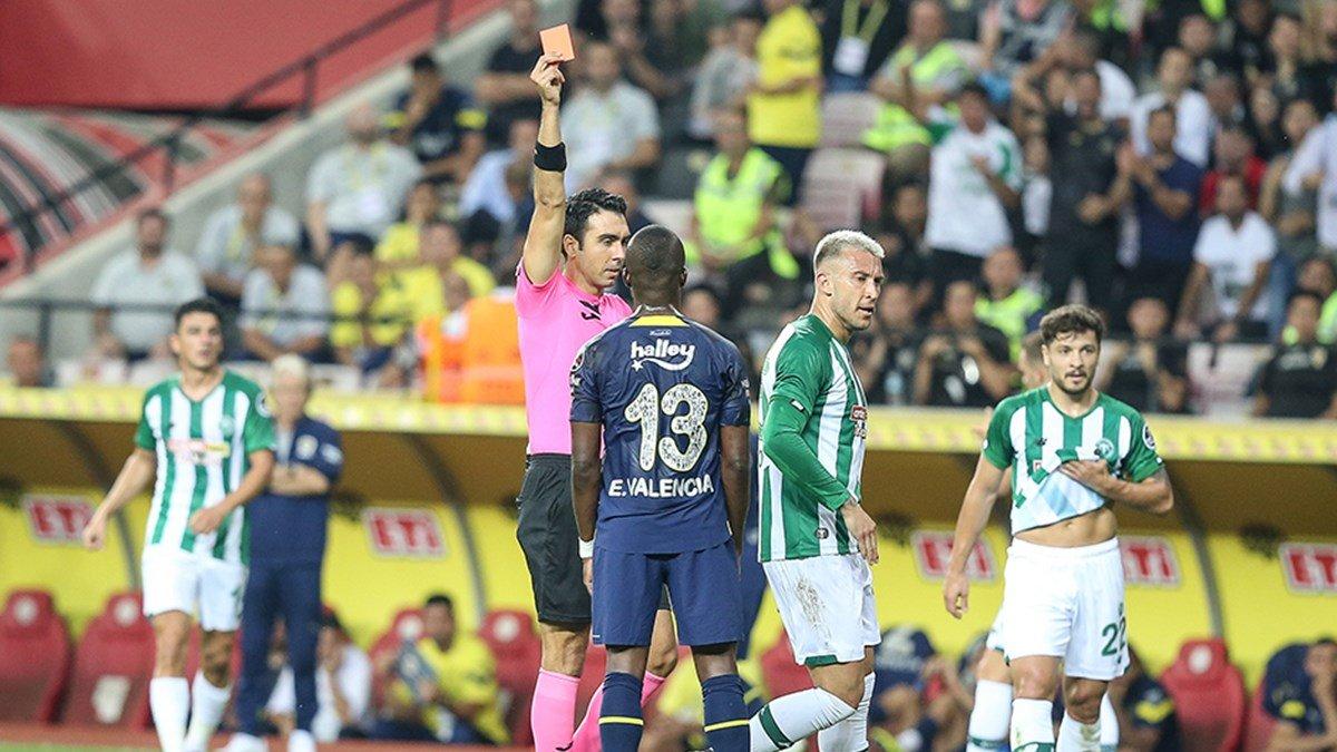 Direkt kırmızı kart gören Valencia bir maç ceza aldı