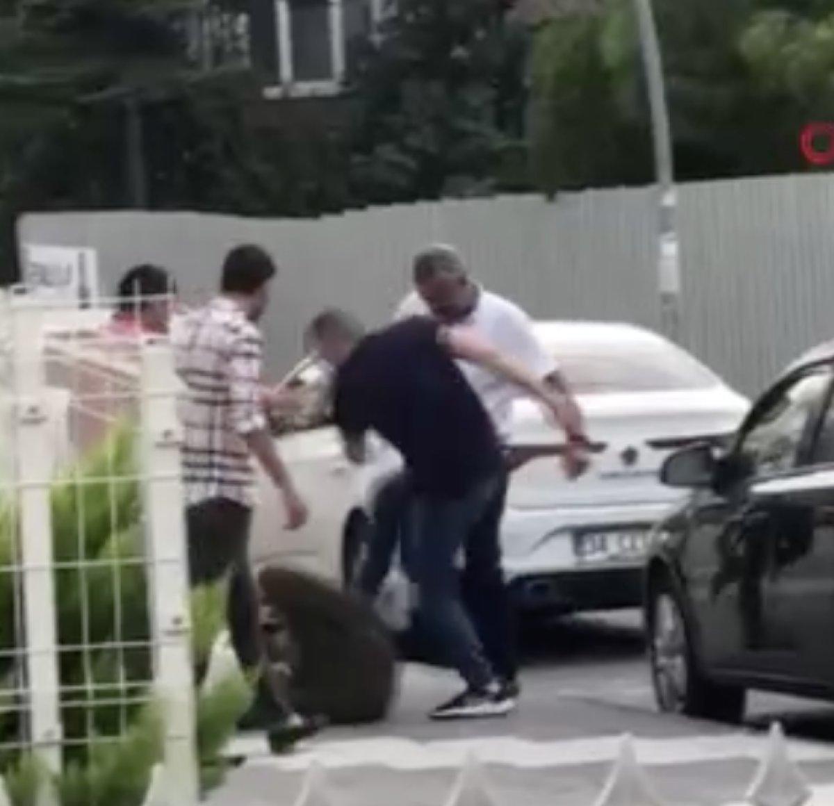 Büyükçekmece'de hırsızlık şüphelisine meydan dayağı kamerada