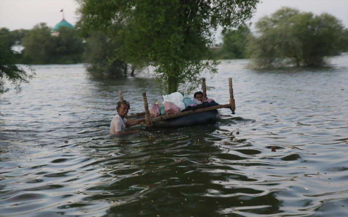 Süleyman Soylu ve Murat Kurum, selden etkilenen Pakistan'da