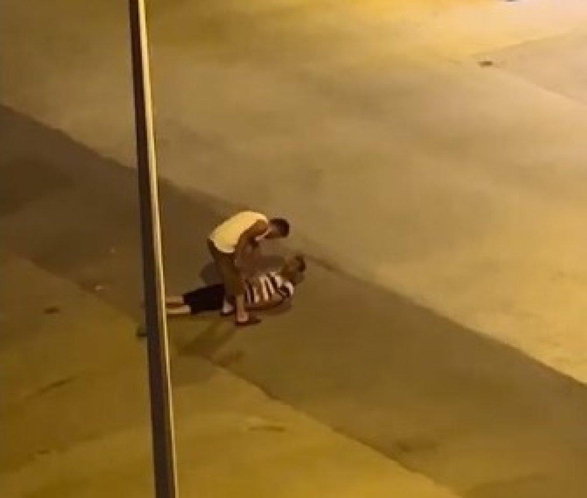 Kuşadası’nda intihar etmek isteyen kişiyi ipten alıp, dövdü