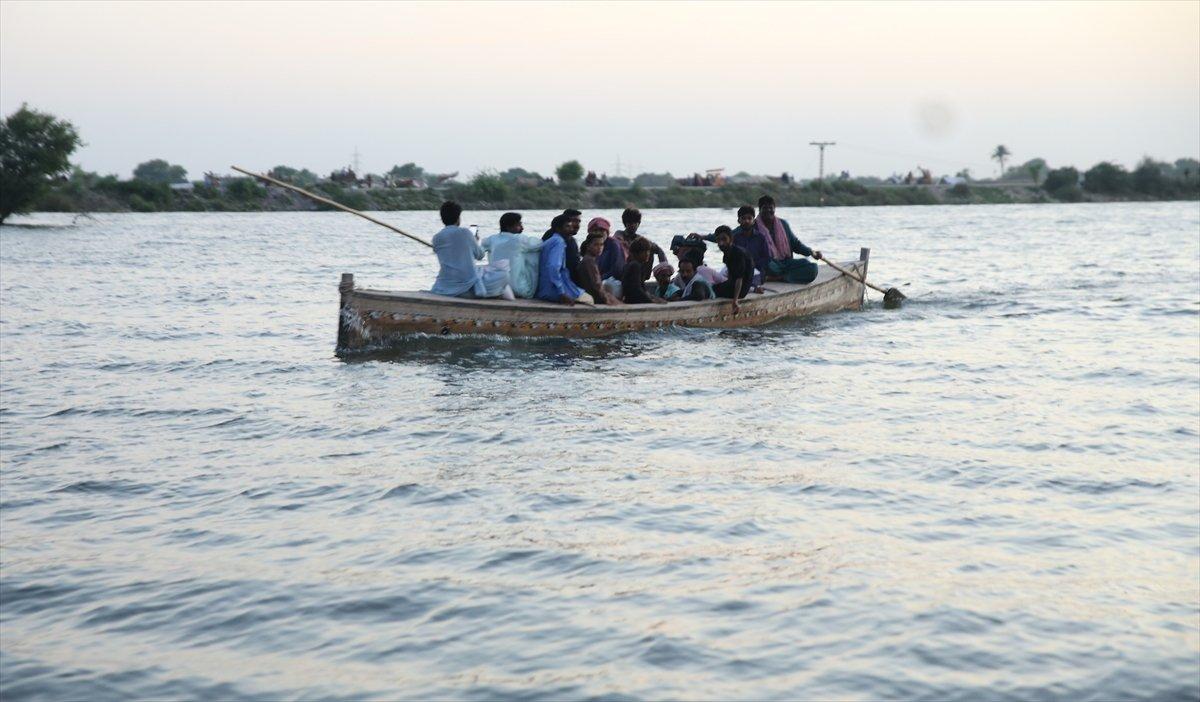 Süleyman Soylu ve Murat Kurum, selden etkilenen Pakistan'da