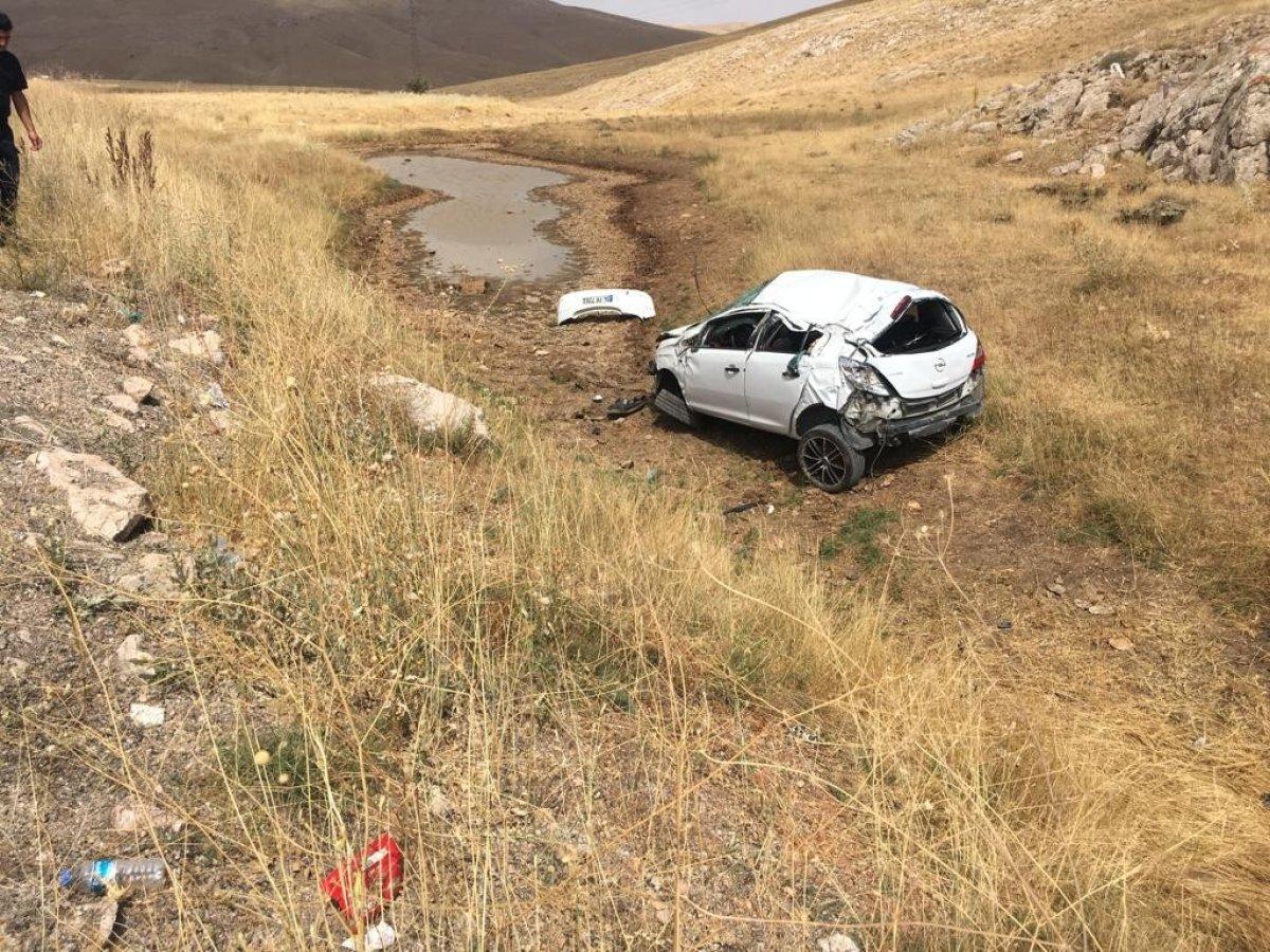 Sivas'taki kazada 3 kişi yaralandı: Küçük çocuğun durumu ağır