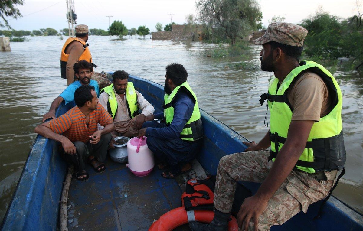 Süleyman Soylu ve Murat Kurum, selden etkilenen Pakistan'da
