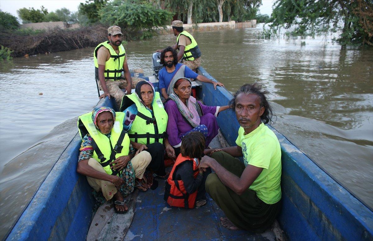 Süleyman Soylu ve Murat Kurum, selden etkilenen Pakistan'da