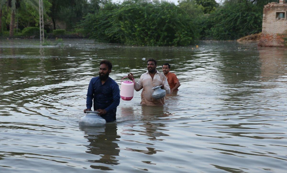 Süleyman Soylu ve Murat Kurum, selden etkilenen Pakistan'da