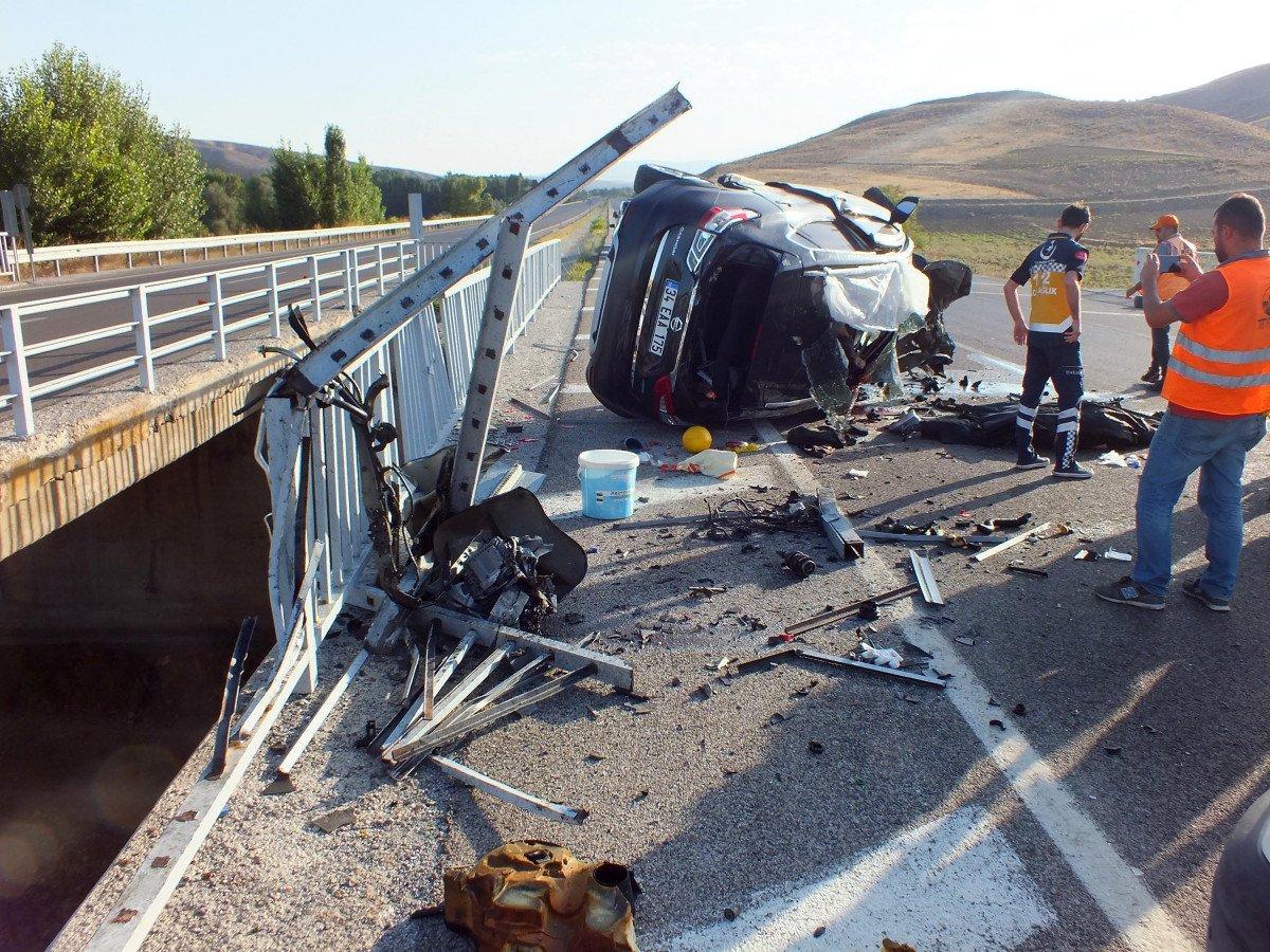 Yozgat'ta feci kaza: 3 ölü, 1 yaralı
