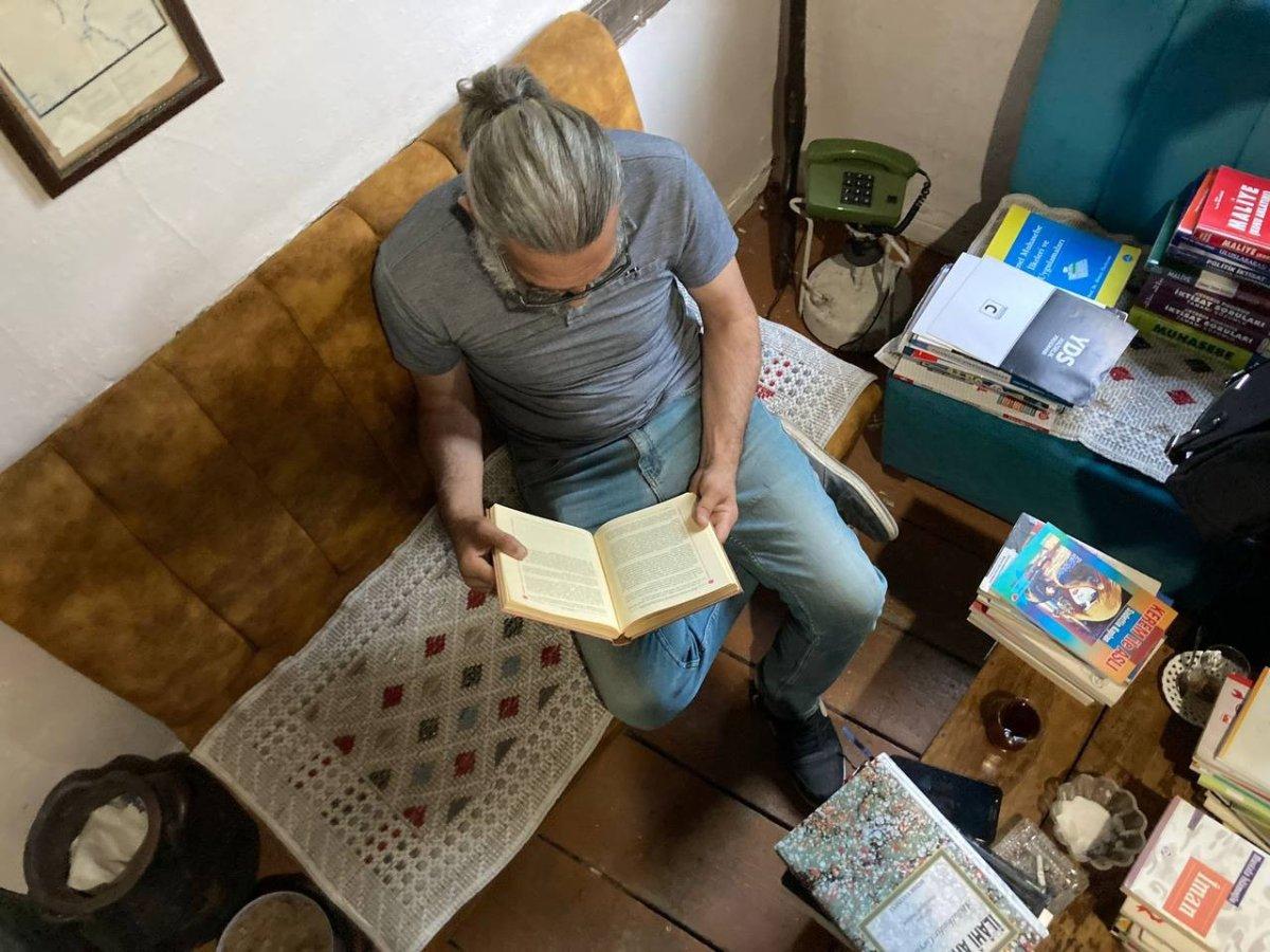 Bayburt'ta 46 yaşındaki sahaf, üniversiteyi kazandı