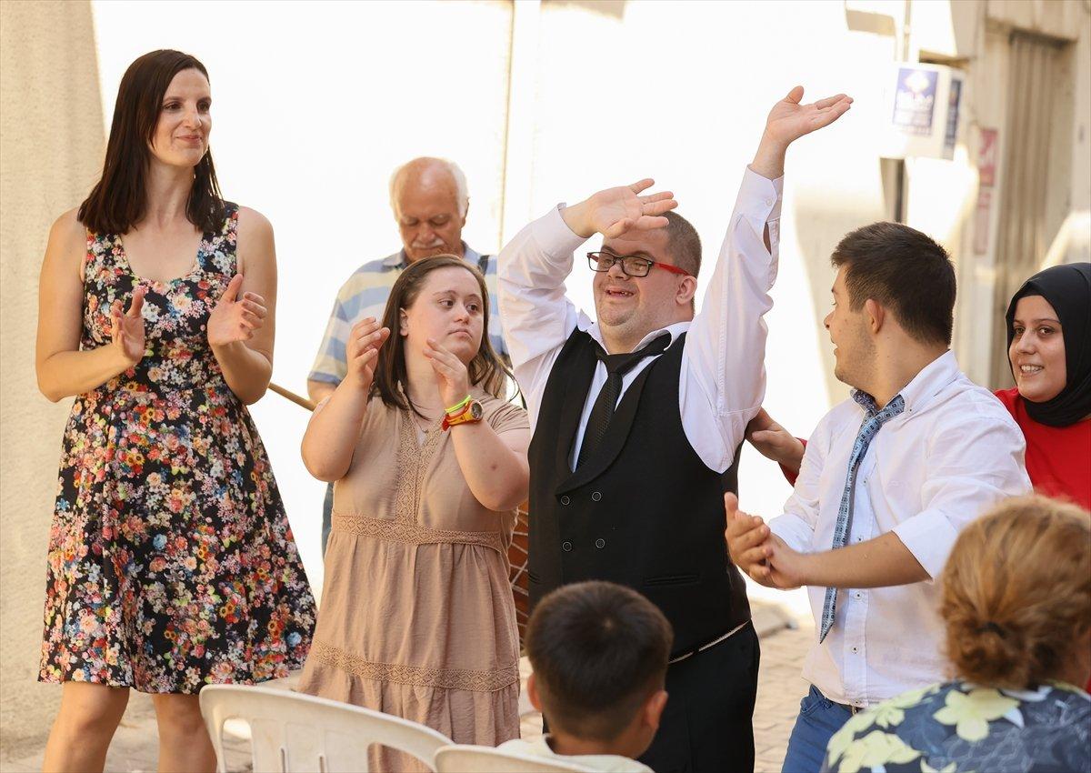 İzmir'de down sendromlu Oğuzhan'ın damatlık hayali gerçekleştirildi