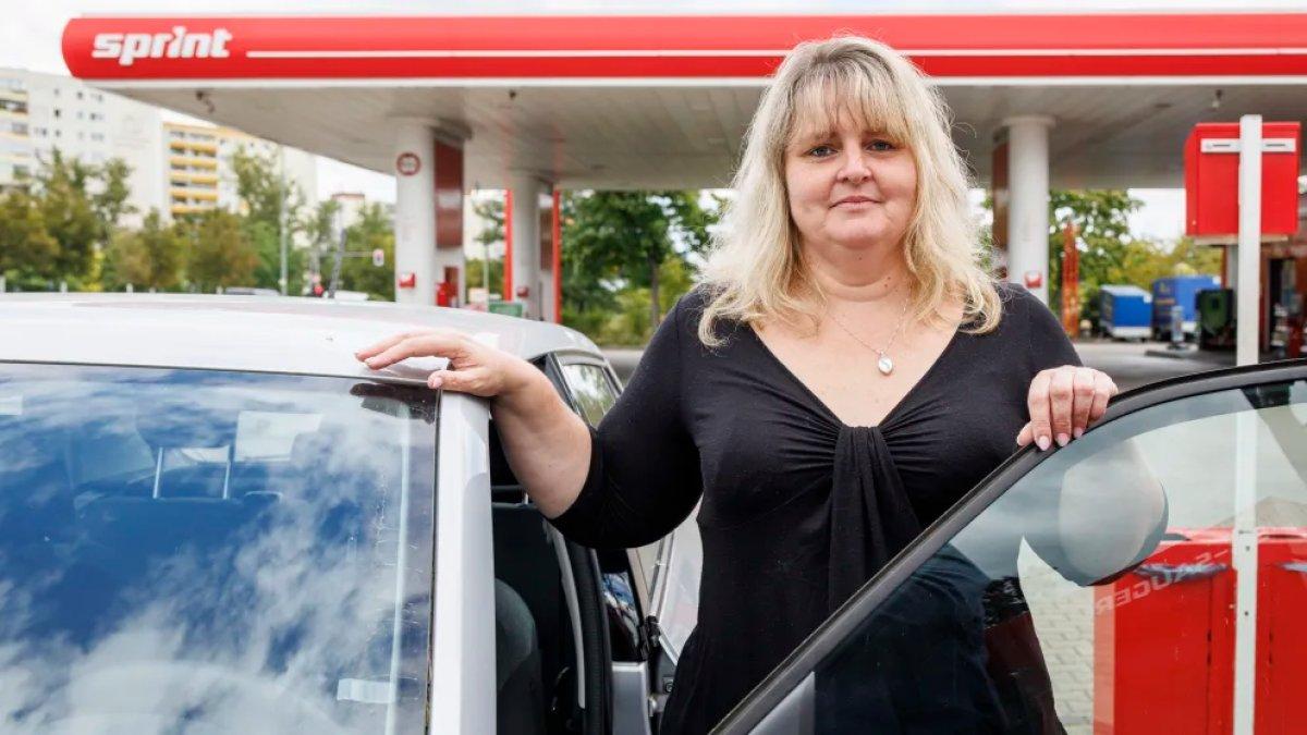 Almanya'da sürücüler, artan yakıt fiyatlarına tepkili