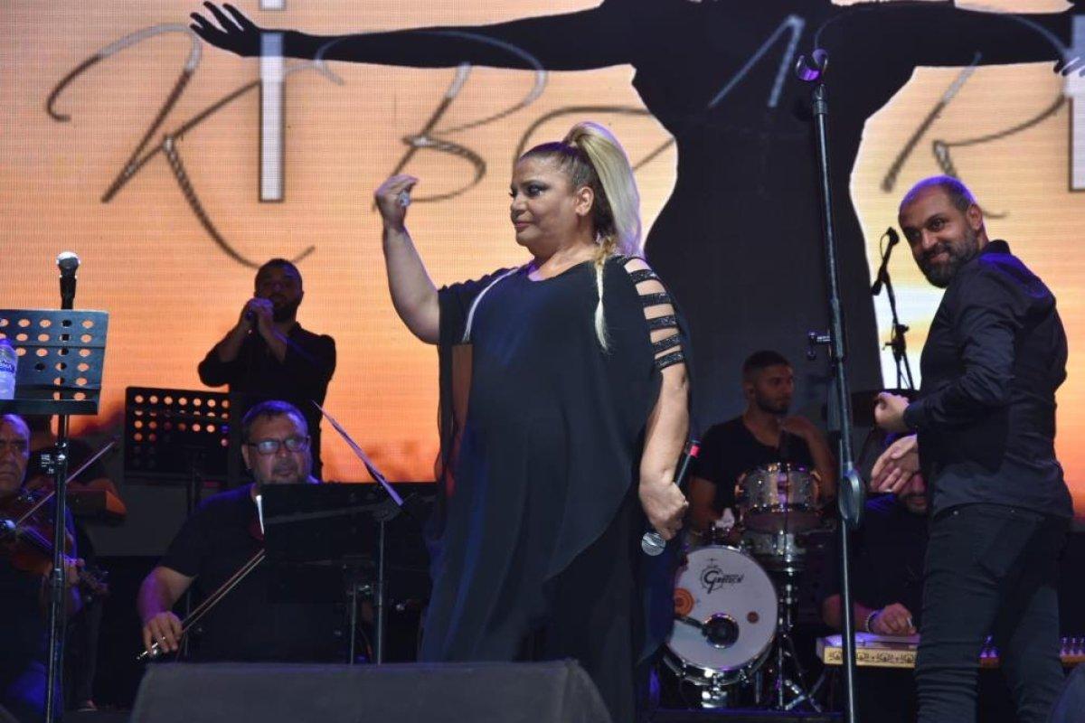 Annesini yeni kaybeden Kibariye'nin dinleyicilerinden isteği duygulandırdı