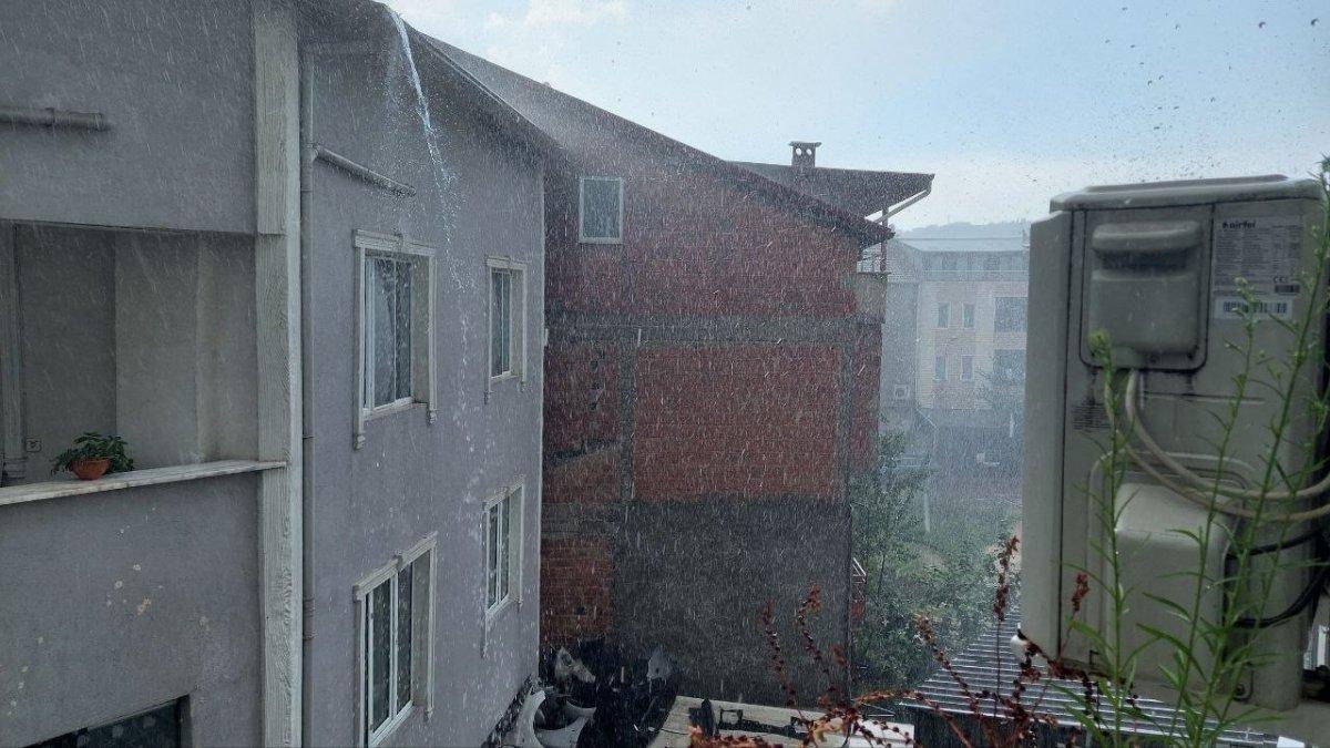 Kocaeli'de ani yağış hayatı olumsuz etkiledi