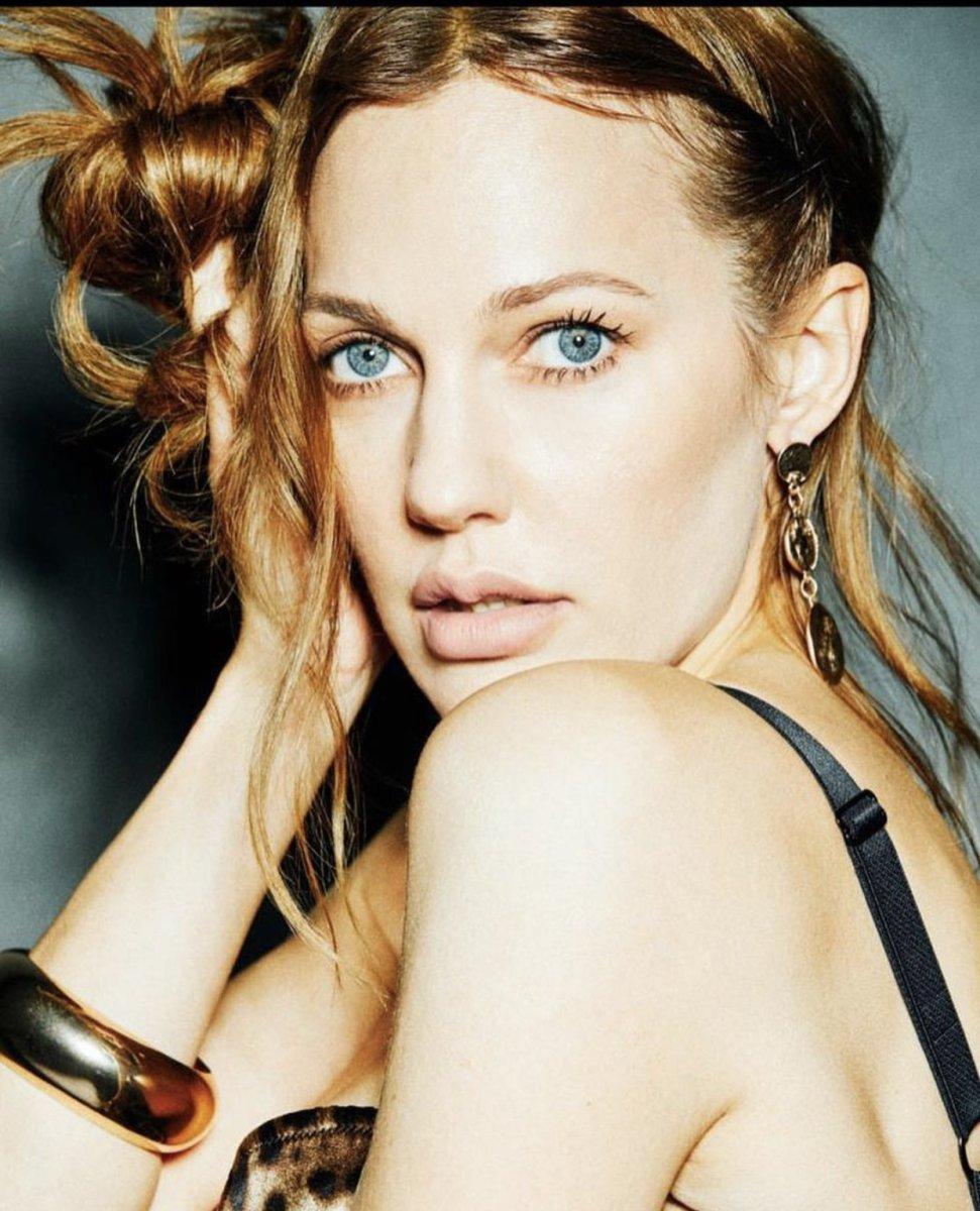 Meryem Uzerli makyajsız haliyle sevenlerini büyüledi