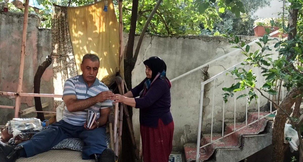 Kahramanmaraş'ta 37 yıldır yatalak eşine bebek gibi bakıyor