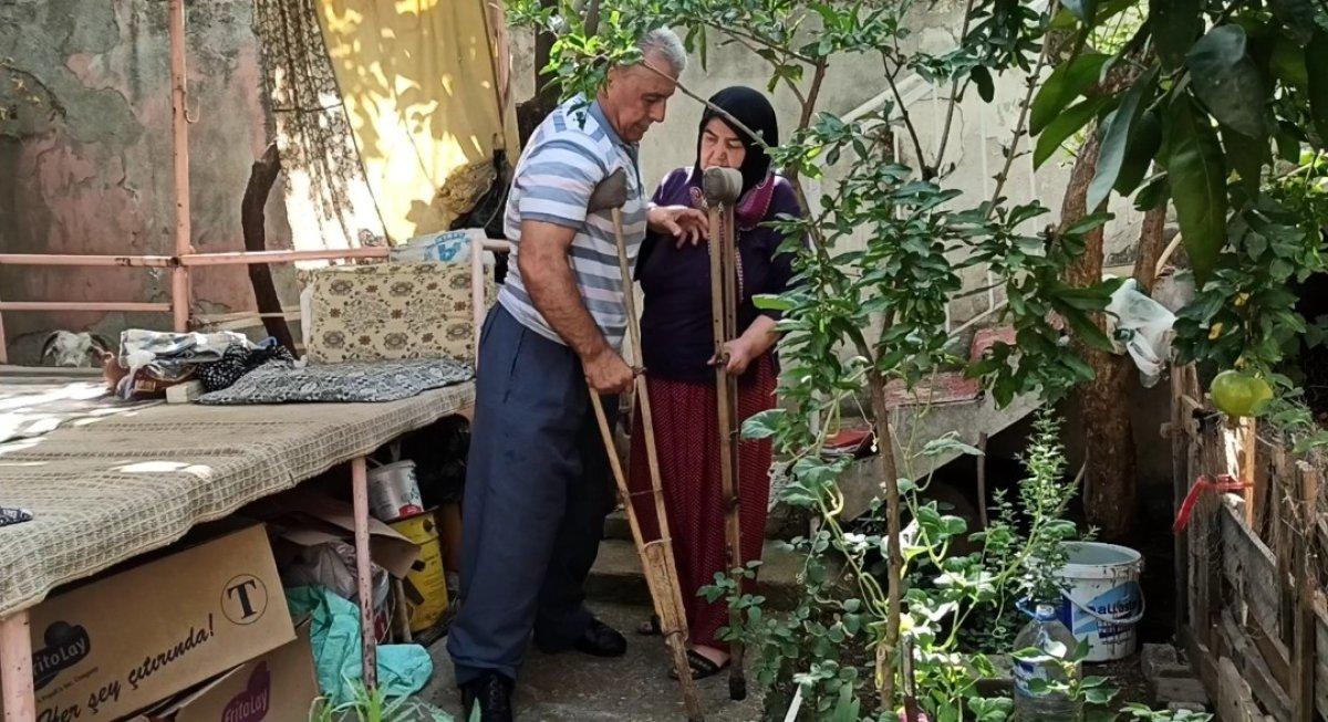 Kahramanmaraş'ta 37 yıldır yatalak eşine bebek gibi bakıyor
