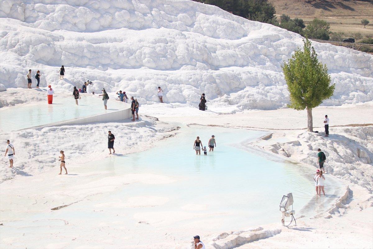 Pamukkale'yi ilk 8 ayda 1 milyon kişi ziyaret etti