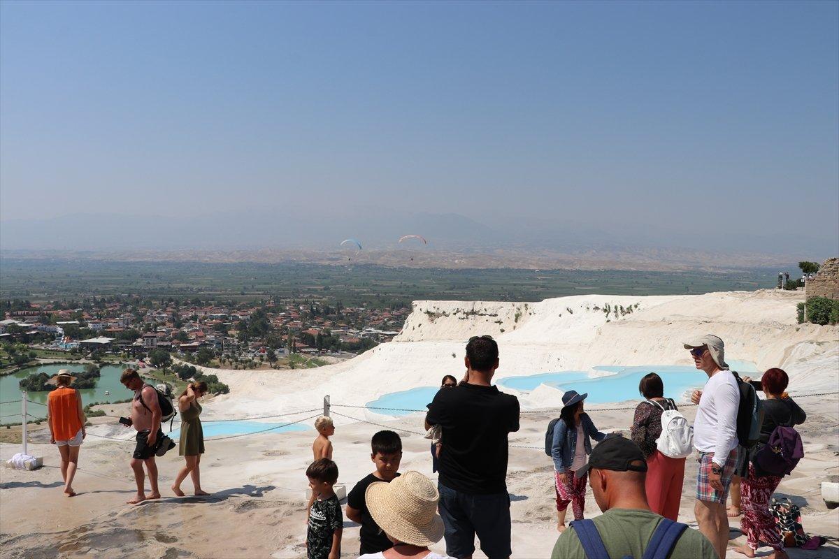 Pamukkale'yi ilk 8 ayda 1 milyon kişi ziyaret etti