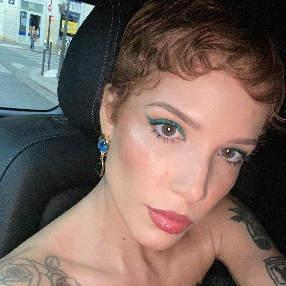 Halsey, İstanbul konserinde Türkçe konuştu