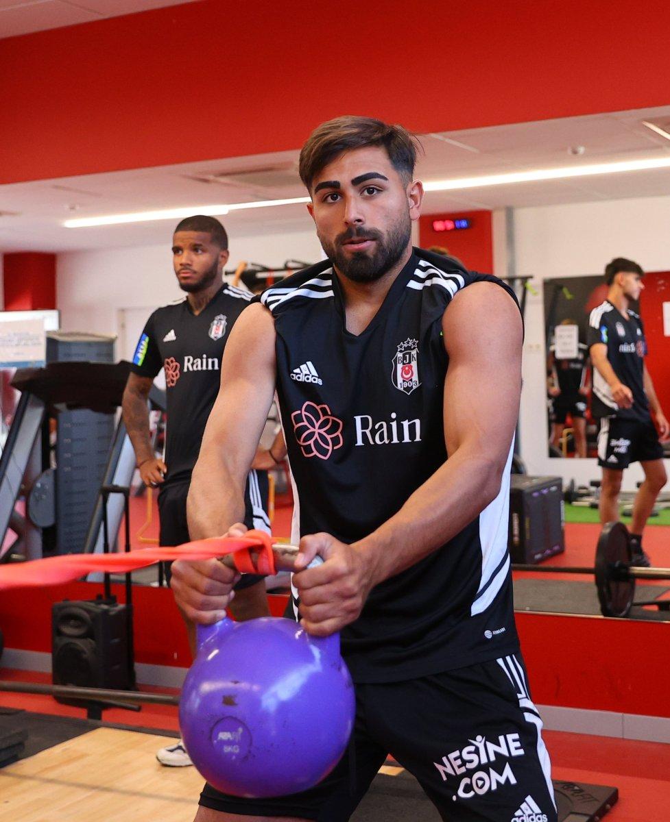 Beşiktaşlı Oğuzhan Akgün kimdir, kaç yaşında?