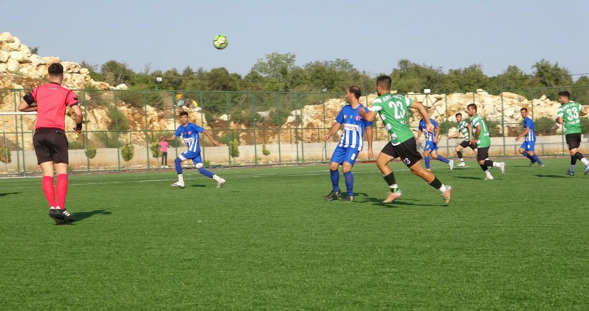 Mersin'de köyler arası coşkulu maç