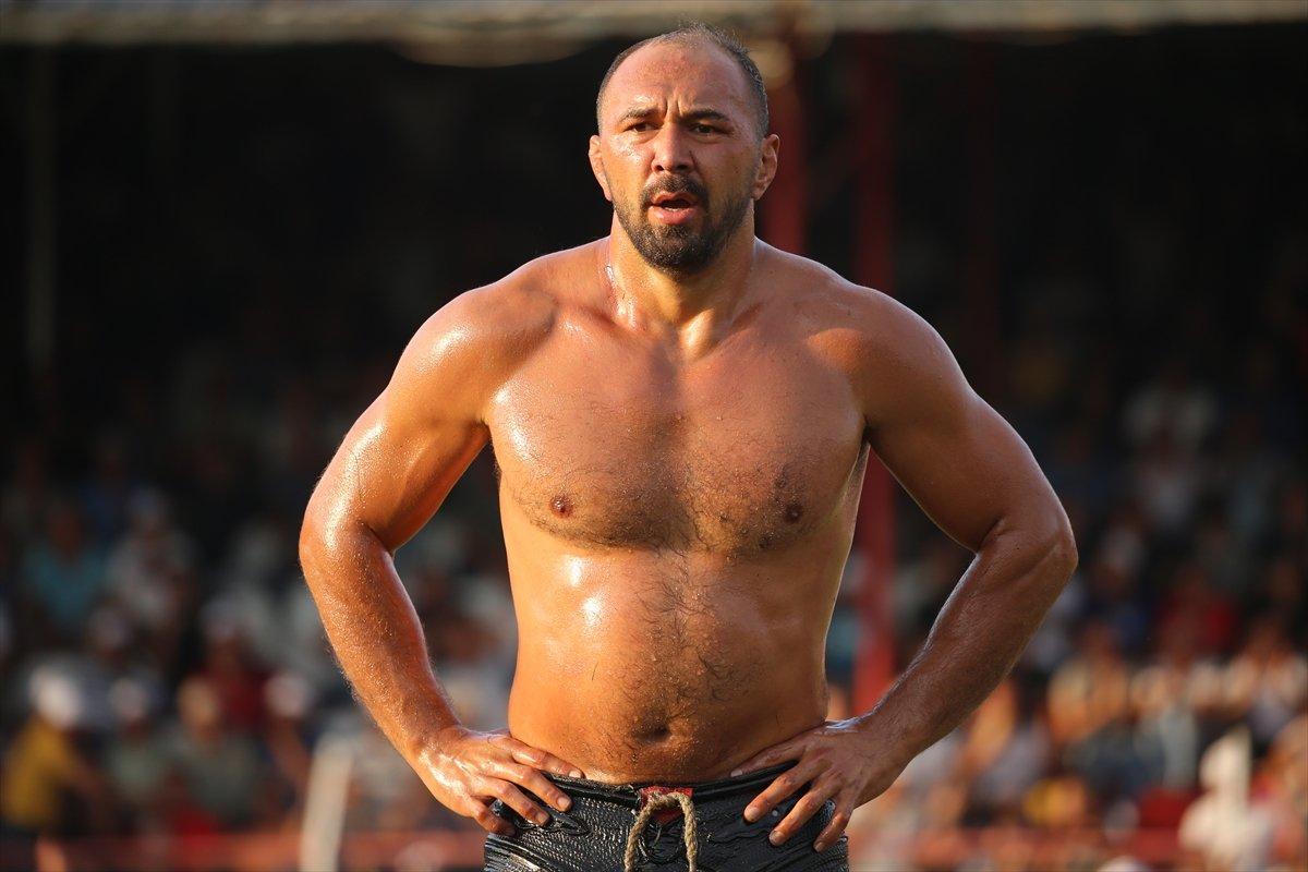 Tarihi Elmalı Yağlı Güreşleri'nde başpehlivan Ali Gürbüz oldu