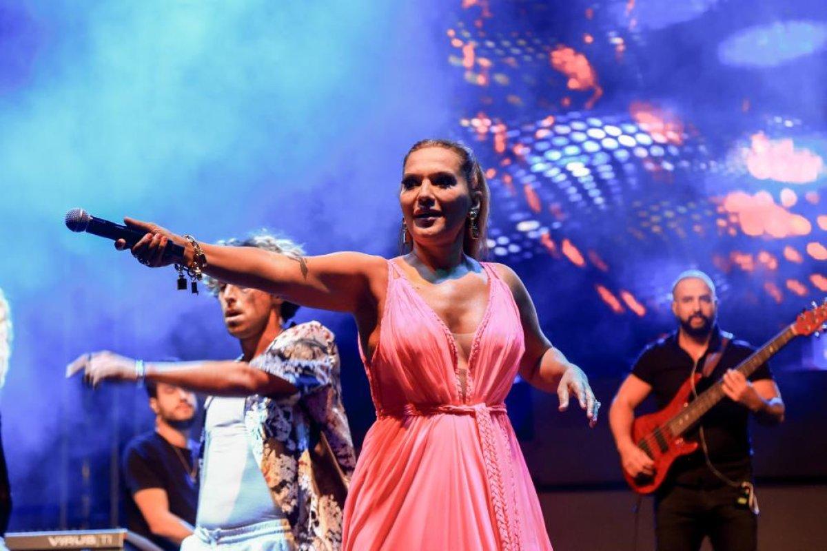 Demet Akalın sahneye çıkarken düştü: Eşi pansuman yaptı