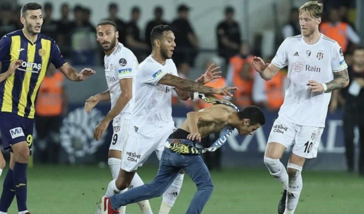 Beşiktaşlı Josef de Souza, PFDK'ye sevk edildi