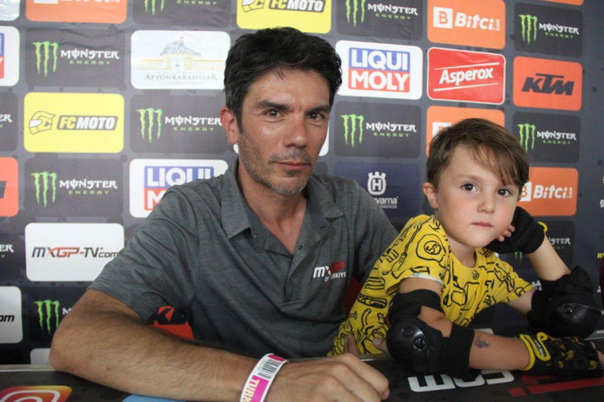 Afyonkarahisar'da 4,5 yaşındaki çocuk, motokros şampiyonasının maskotu oldu